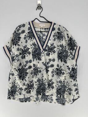 Entro Floral Blouse Womens Medium Ivory Blue V-Neck Short Sleeve Textured Top